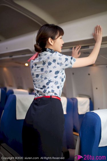 何小莹被老头拖进树林里